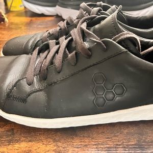 Vivo Barefoot Geocourt size 39 womens